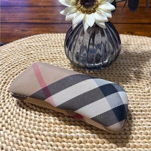 Burberry Plaid Glasses Snap Case